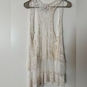 Lace Sleeveless Top pout